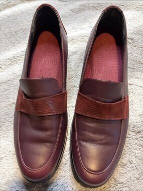 NWT Munro Women's Burgundy Slip-On Loafers